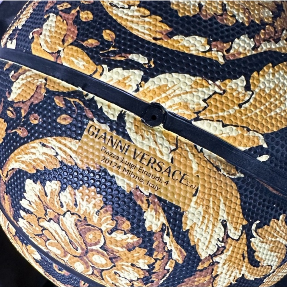VERSACE - Picture 3 of 3
